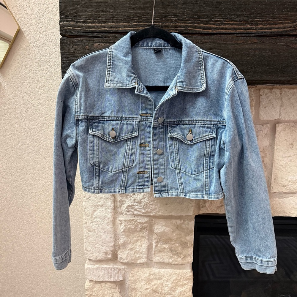 Cropped denim jacket